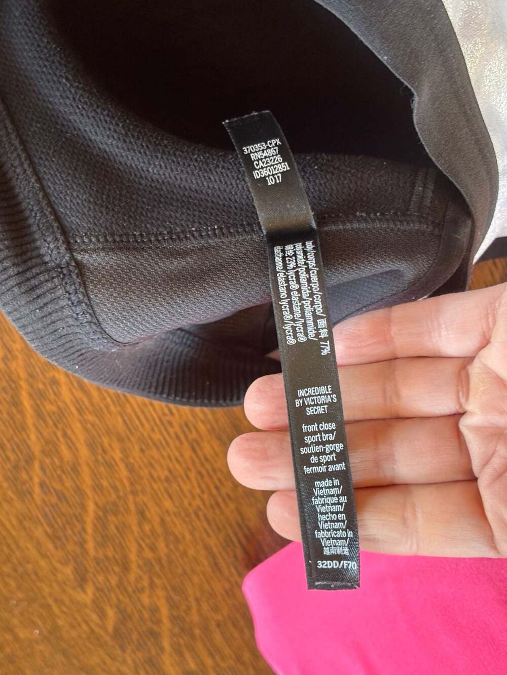 Victoria's Secret Lot: Front-Close Sport Bra (32DD) & PINK Wireless Push-Up Bra - Picture 4 of 9